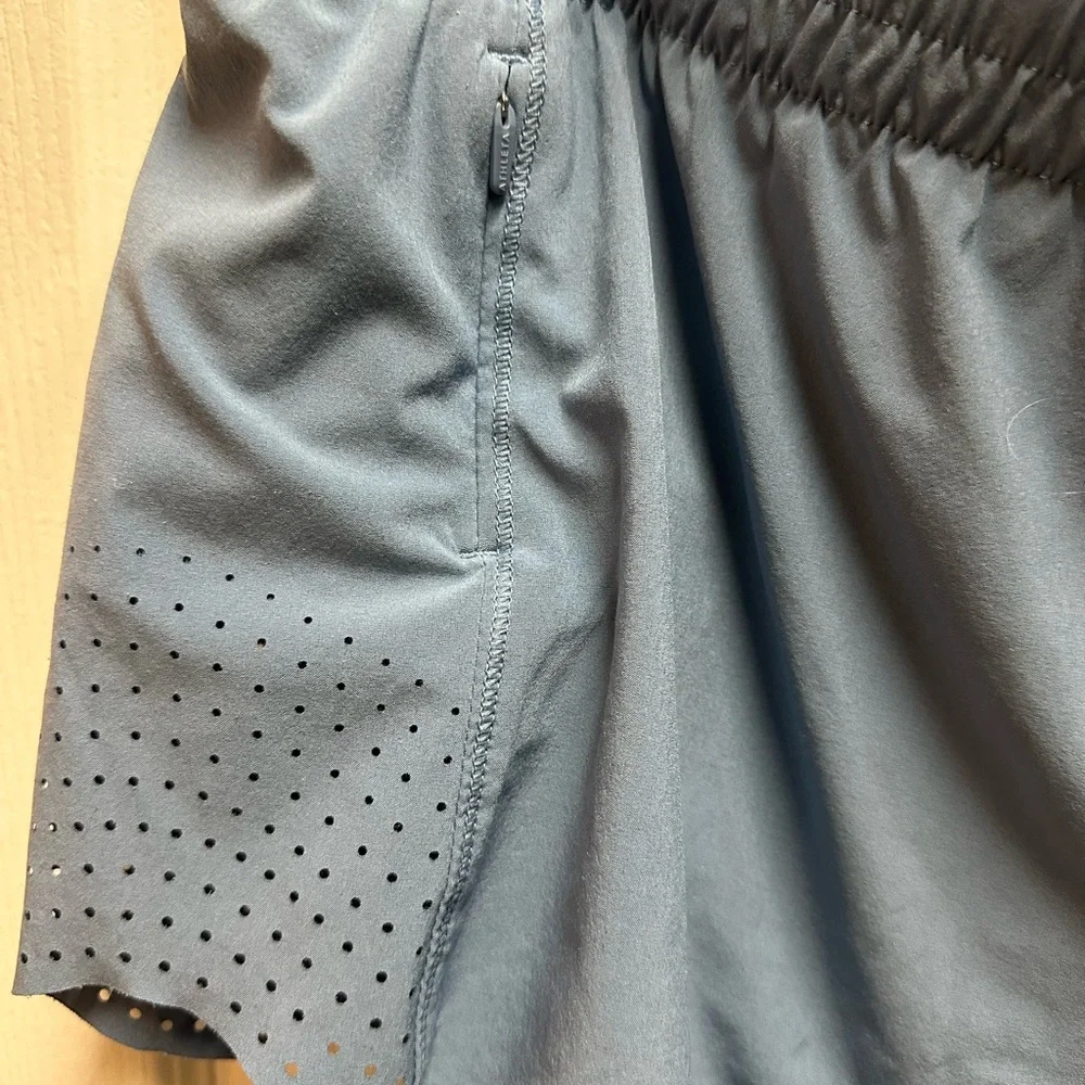 Athleta Women's Blue Athletic Shorts size XL/ NWOT B154 - Picture 2 of 3